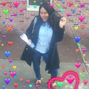 Meet your Posher, Alexis